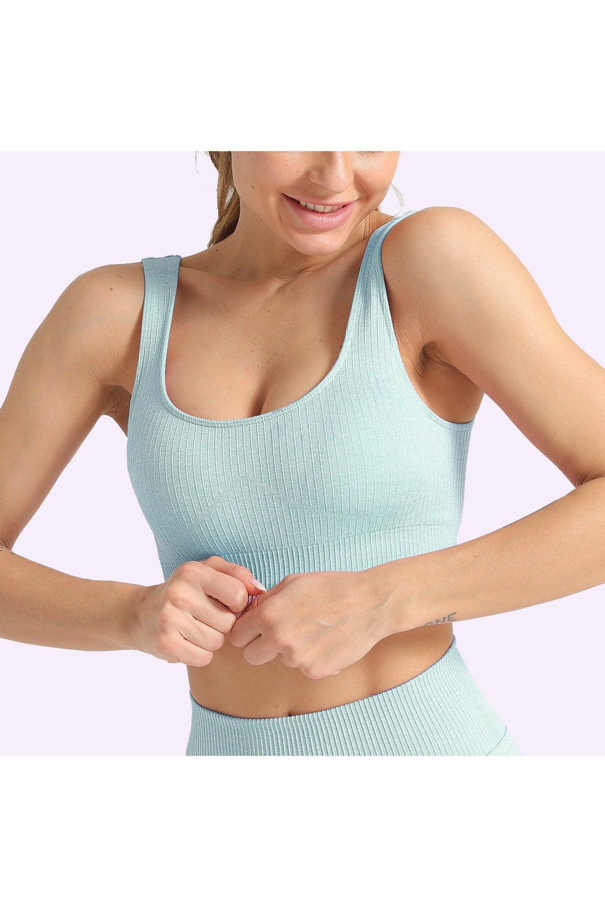 Ribbed Scoop Neck Backless Sports Bra